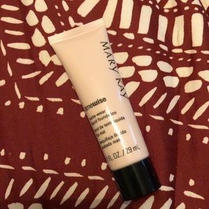 MK Matte wear foundation